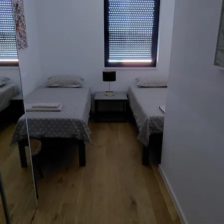 Galerija With Free Parking Apartman