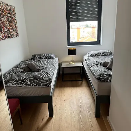 Galerija With Free Parking شقة بولا