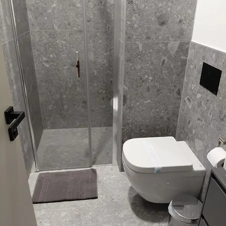 Galerija With Free Parking شقة *